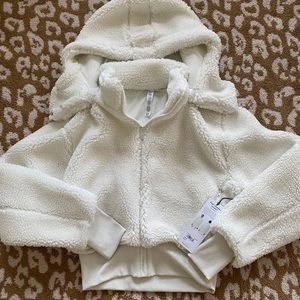 Alo Sherpa Bomber NWT color pristine with tote